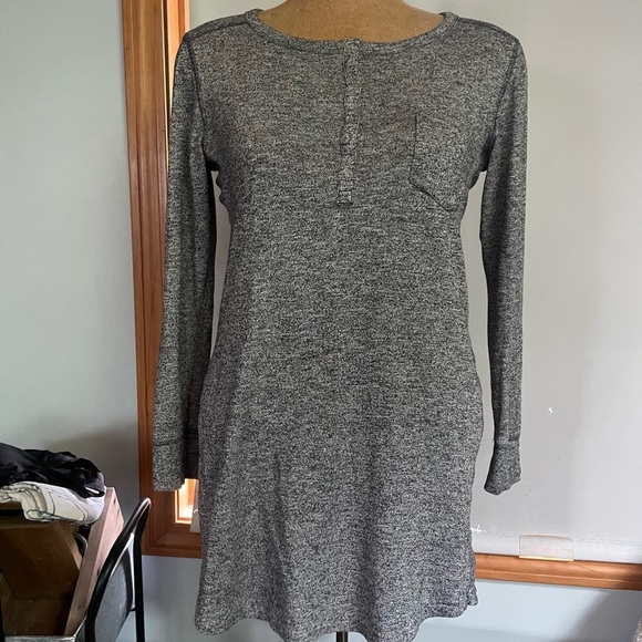 GAP Tops - GapBody Gray Long Sleeve Women's tunic crew neck with 4 buttons size medium